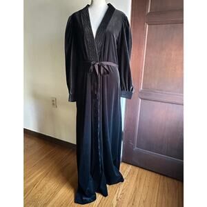 PIERRE CARDIN | 60s Vintage Quilted Collar Puff Sleeve Velvet Robe | Size Small